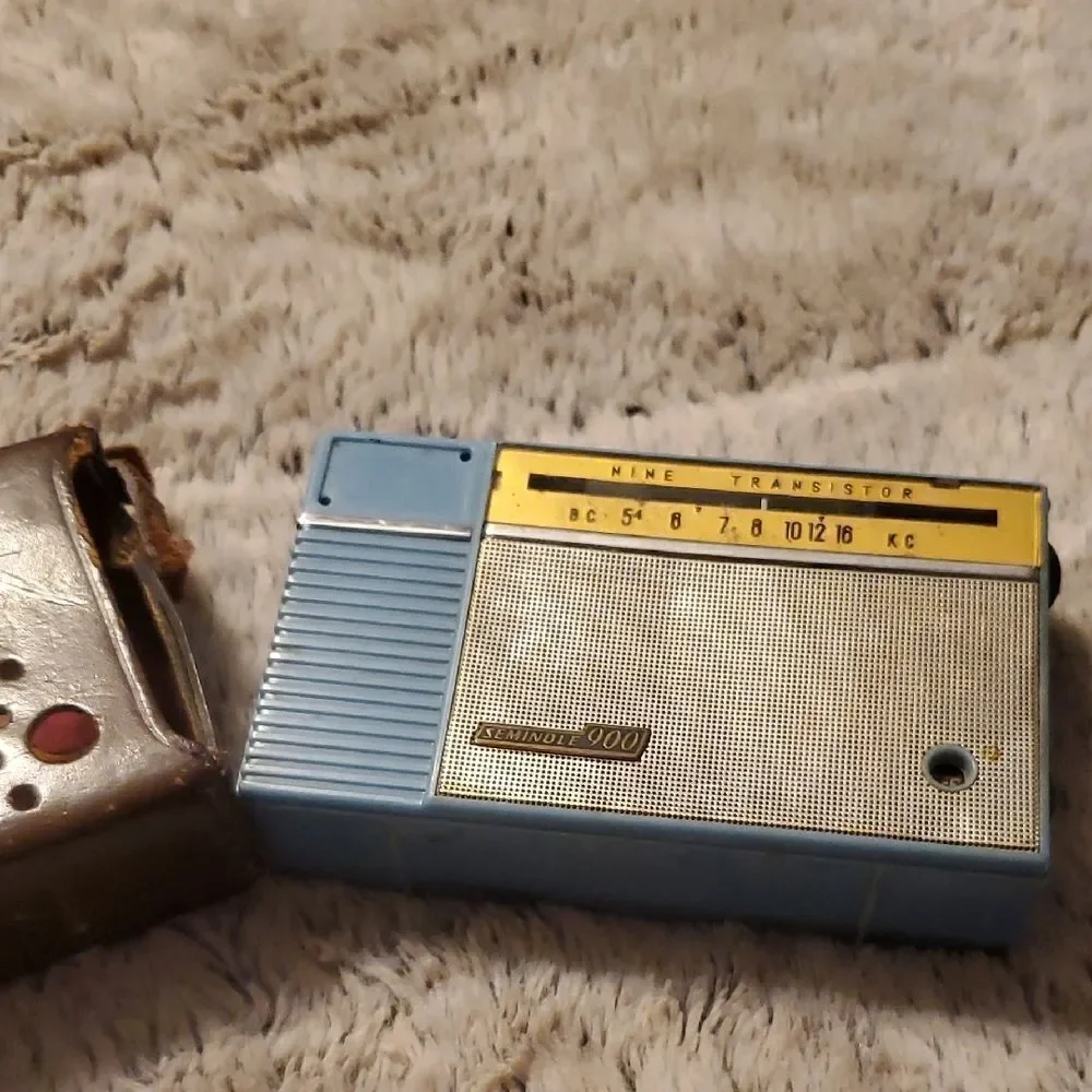 Radio Corp. SR-H107 transistor radio, likely from around 1961 With Case Military - Picture 2 of 16